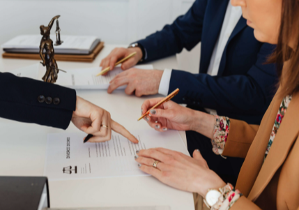 How to Choose the Right Family Lawyer for Your Divorce or Custody Case